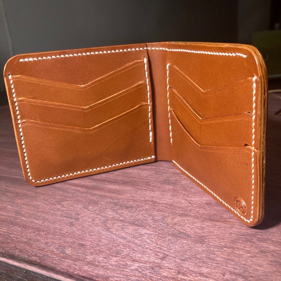 Luxury Leather 9 Pocket Bi-Fold - Picture 3 of 4